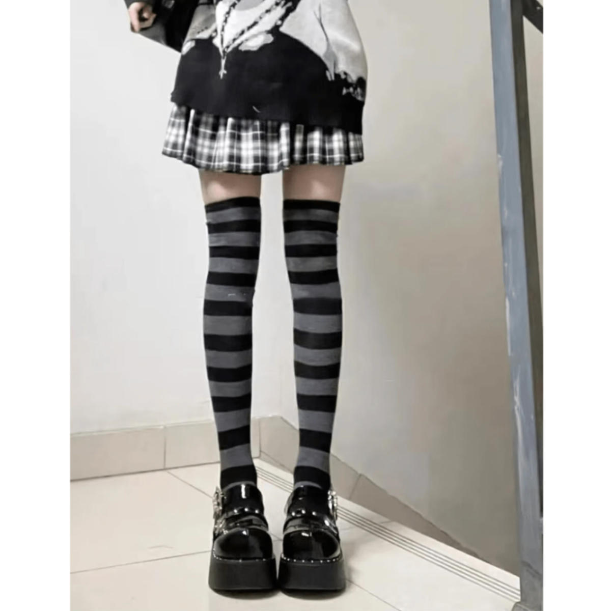 QOOZAセレクト / ボーダーニーハイソックス（582313） - QOOZA