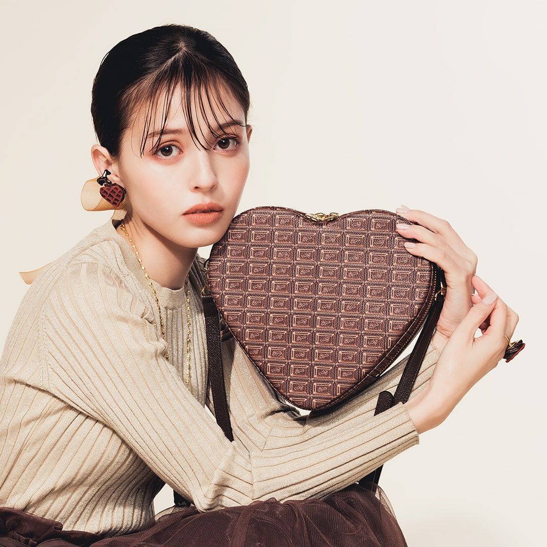 残り1点】ビターチョコレート・ハート クロスボディーバッグ | Q-pot