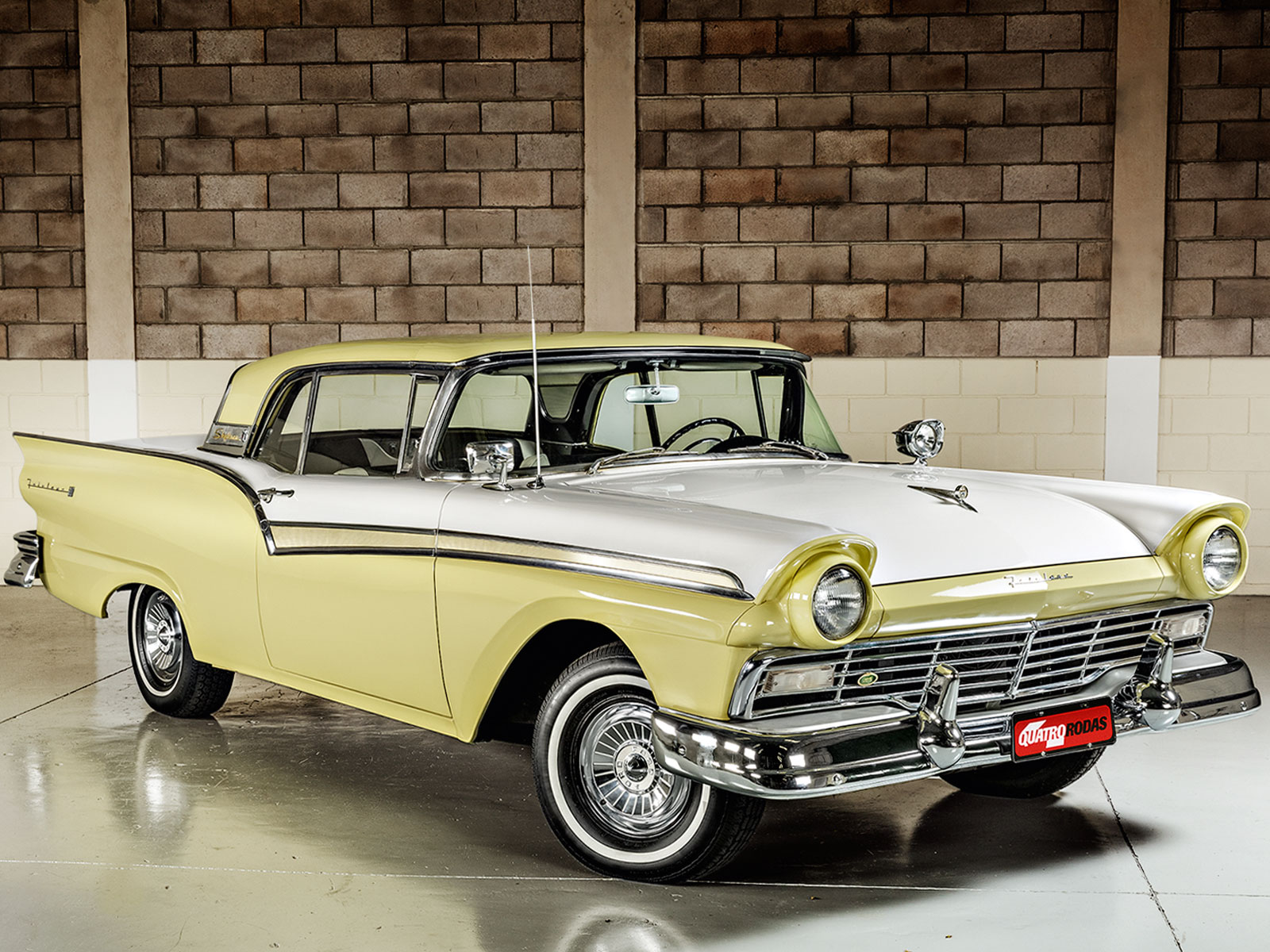 Clássicos: o pioneiro Ford Fairlane 500 Skyliner | Quatro Rodas
