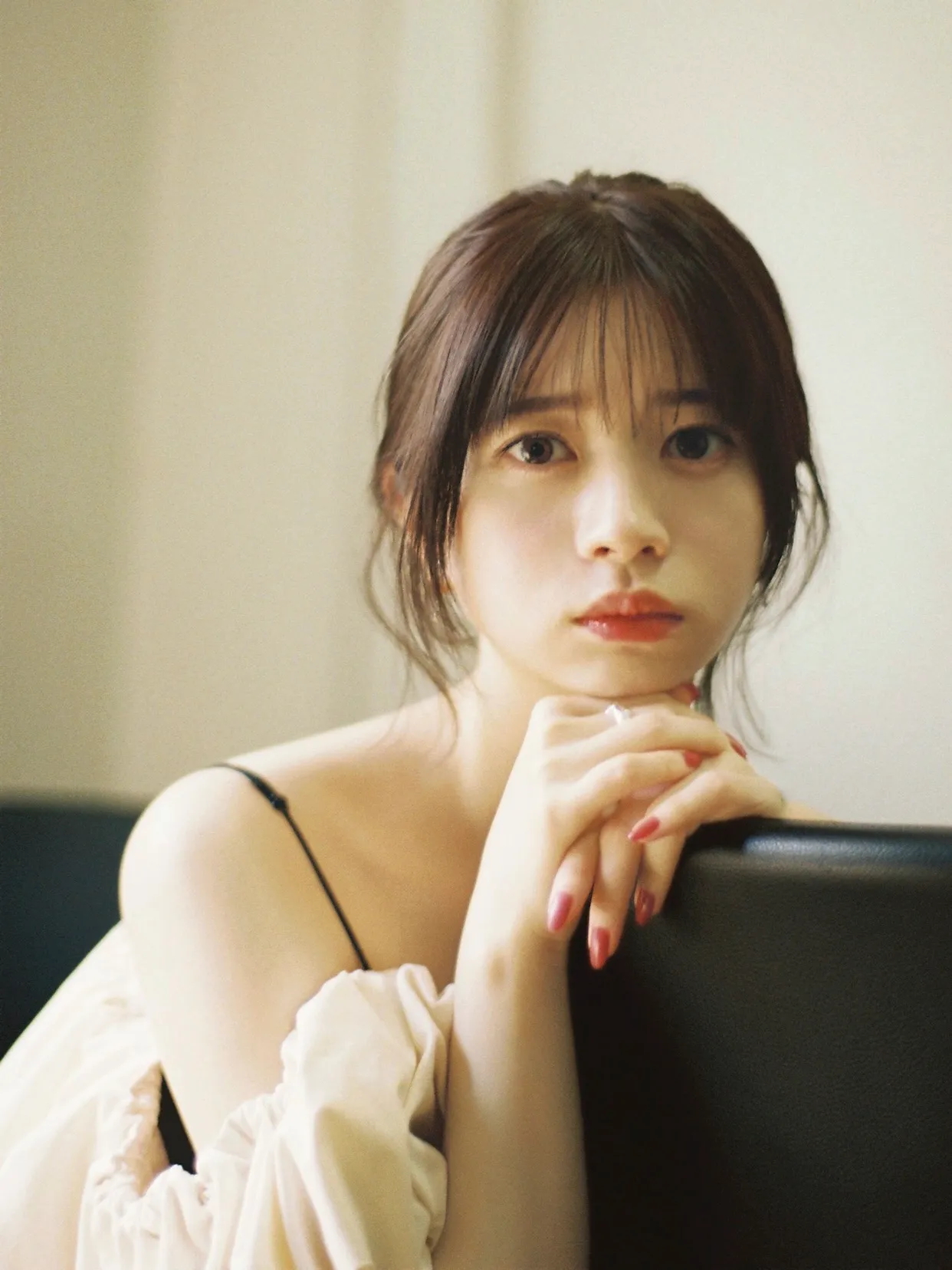 桜田ひより – 視点を変えれば、道はつながる │ QUI - Fashion