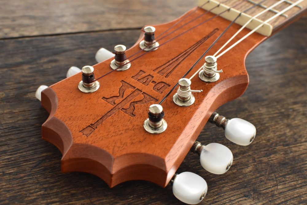 6弦ウクレレ | Quiet Village