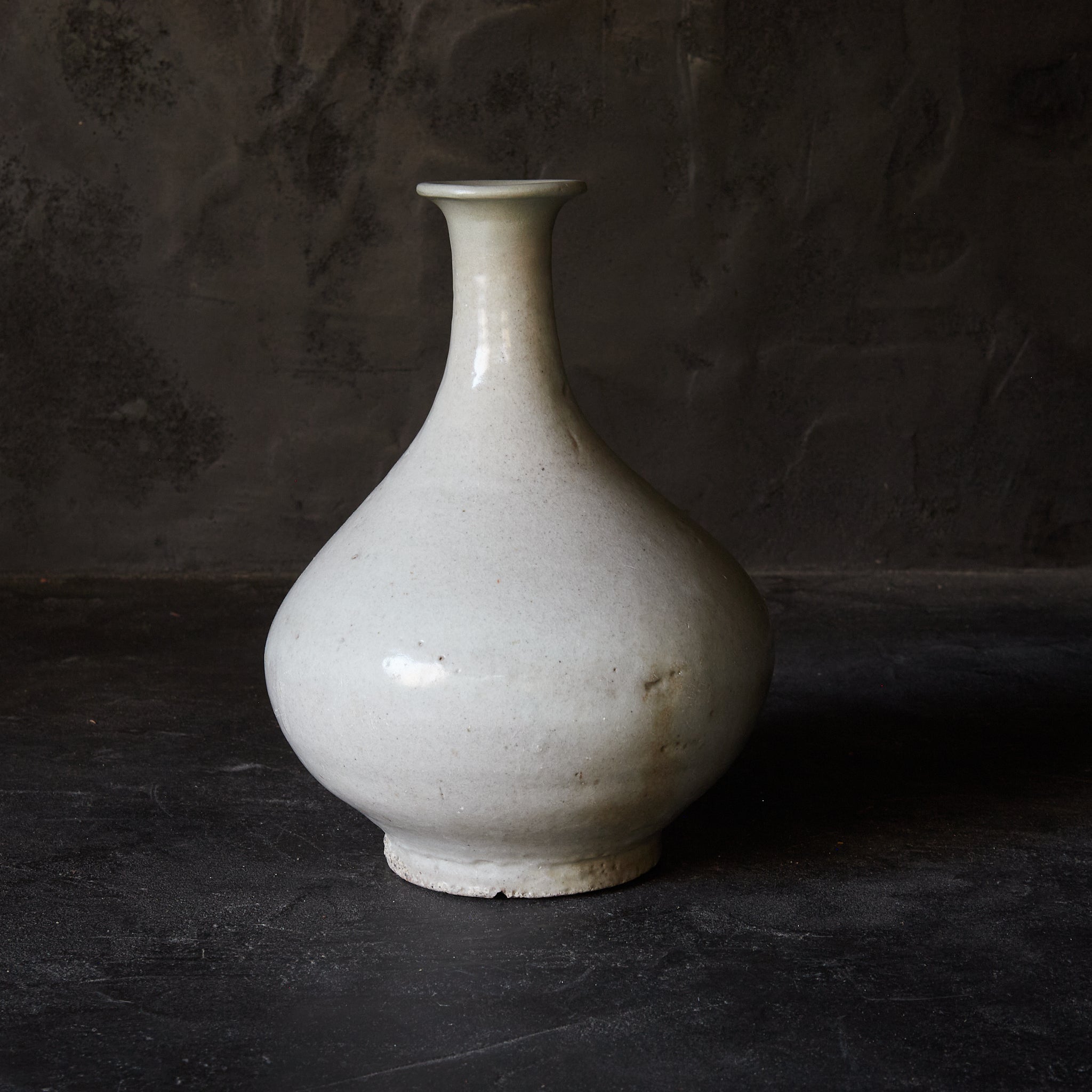 李朝 白磁下蕪瓶（1392–1897 CE） | 入蘆花（ロカニイル）