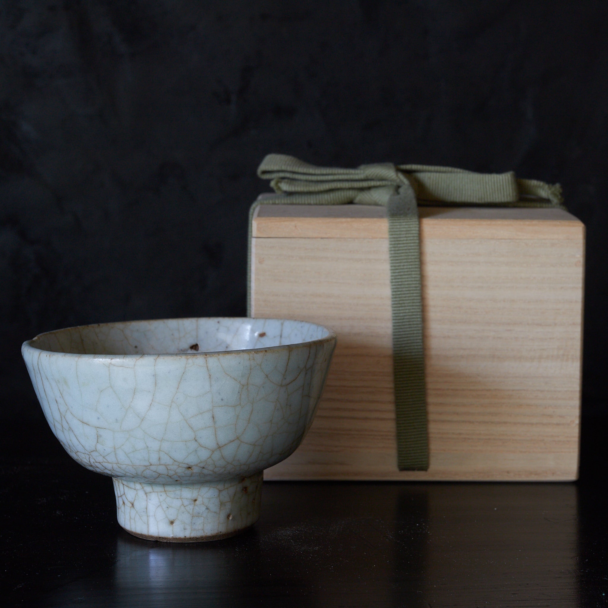 元代–明代 青磁開片高足茶碗 木箱付（1206–1644CE） | 入蘆花