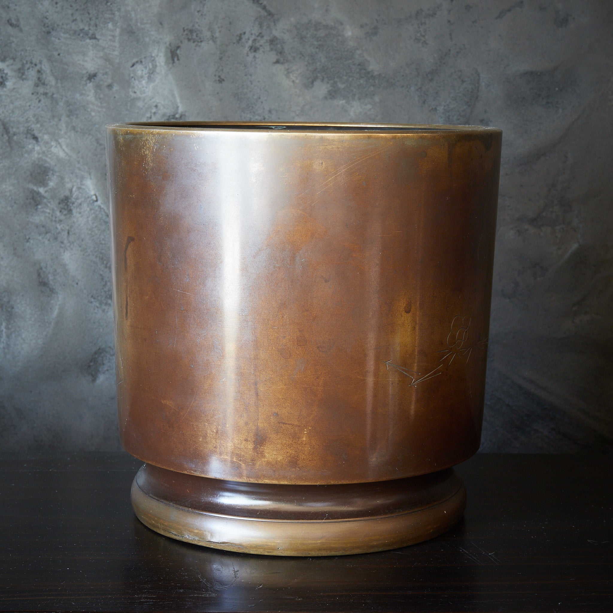 明治 線刻象嵌蝶花竹文銅火鉢 瓶掛（1868–1912CE） | 入蘆花（ロカニイル）