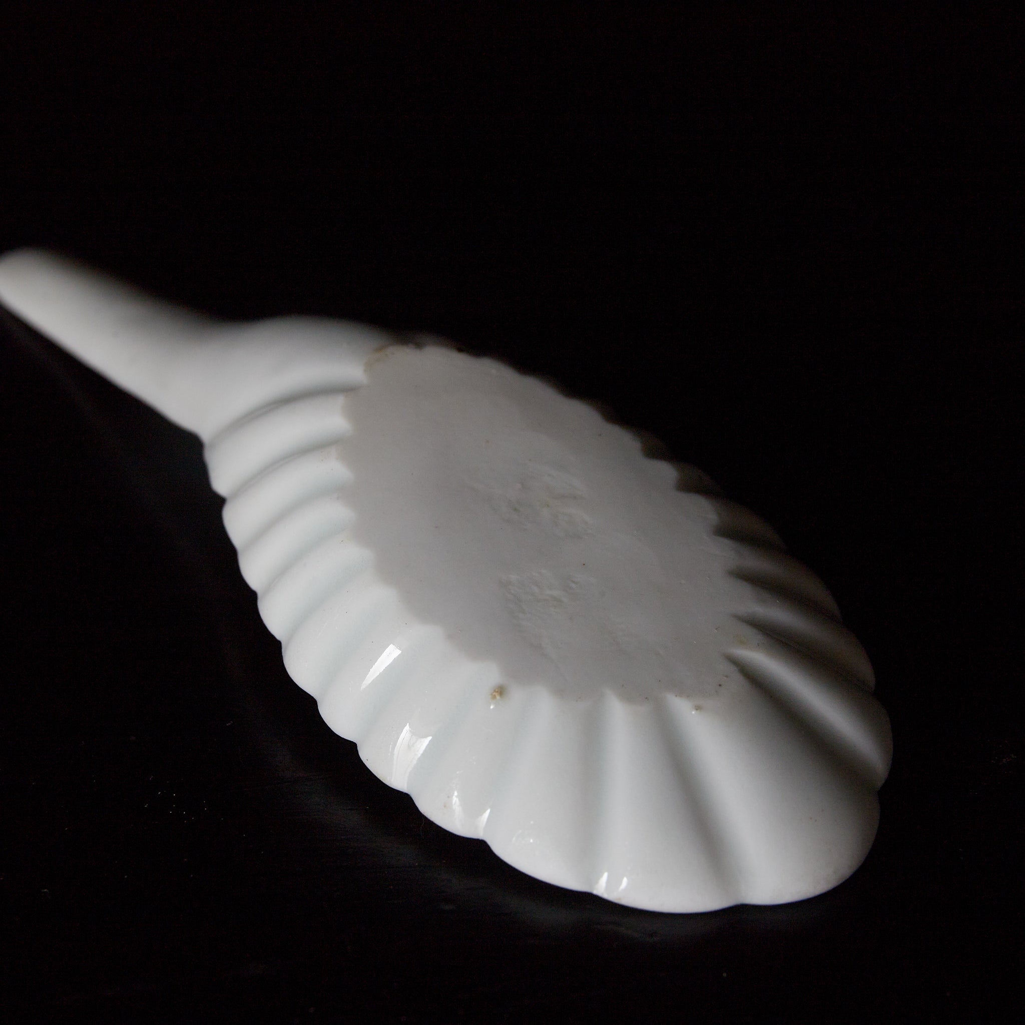 明代–清代 白磁菊花形蓮華 水滴（1368–1911CE） | 入蘆花（ロカニイル）