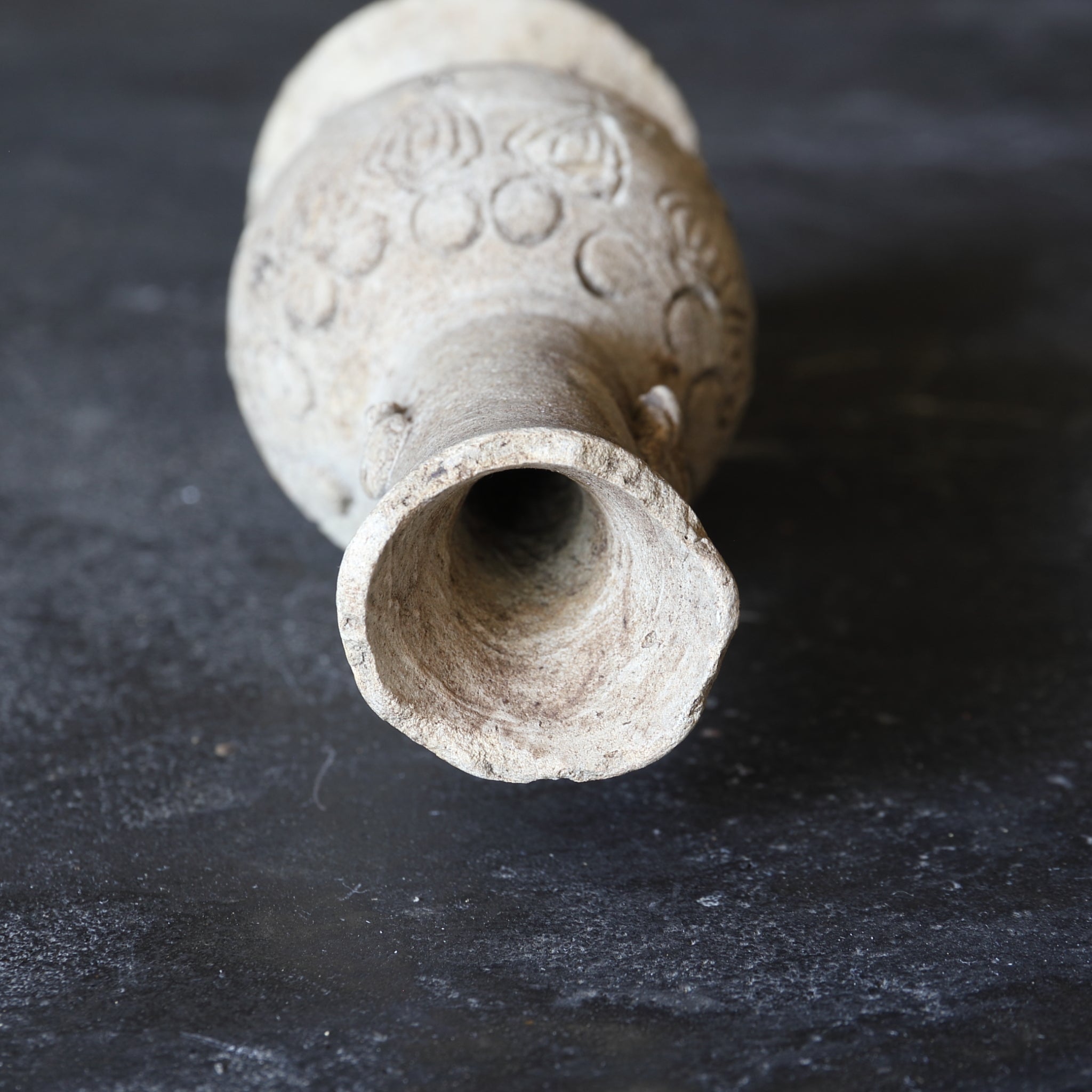 鎌倉時代 古瀬戸 印花文仏花瓶（1185–1333 CE） | 入蘆花（ロカニイル）