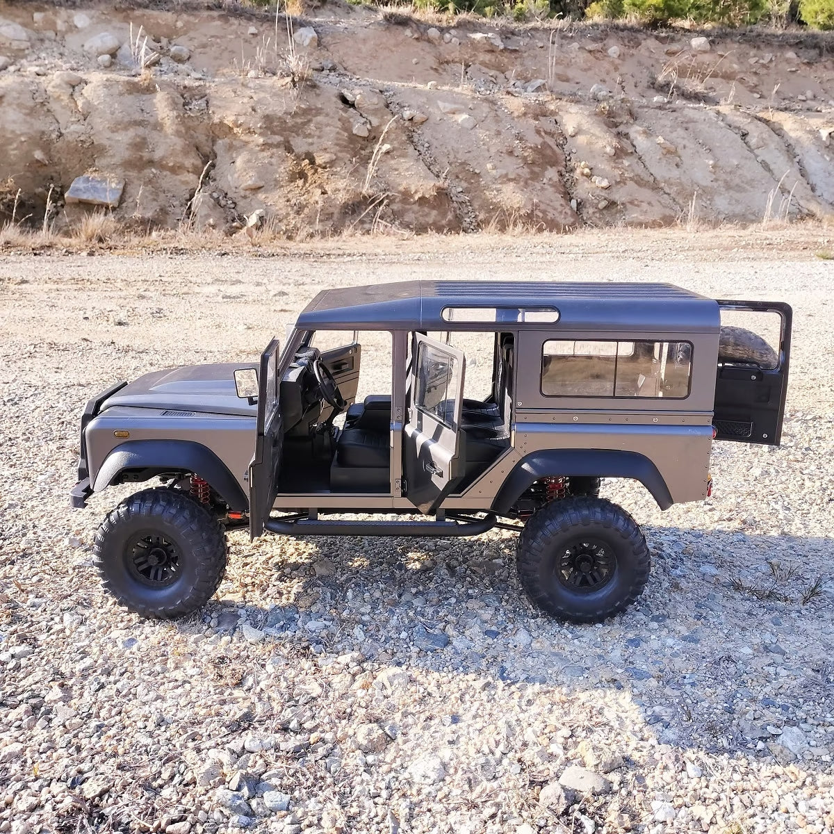 Double E 1/8スケール ランドローバー ディフェンダー D110 グレー