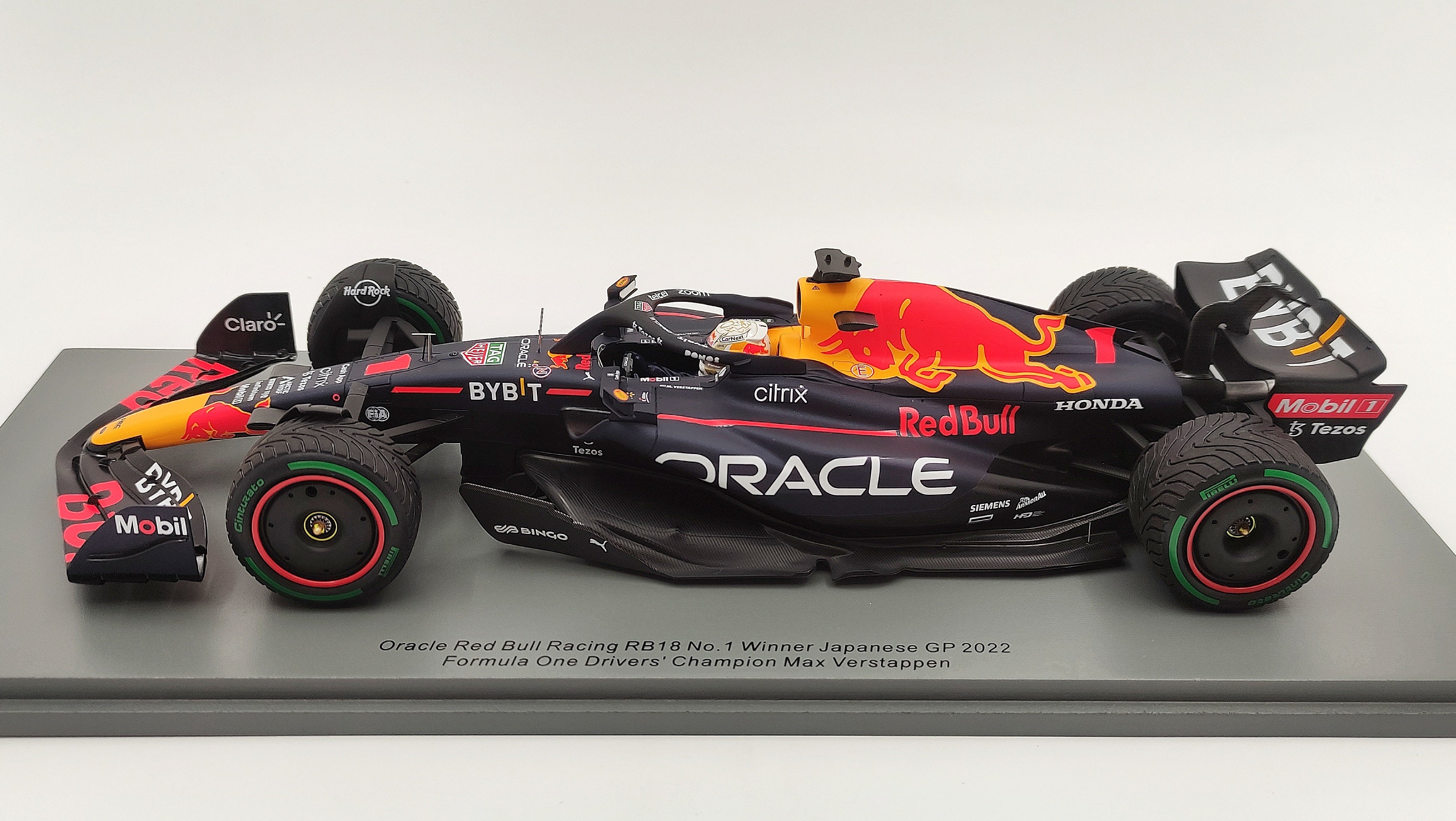 Spark Red Bull RB18 Max Verstappen Winner Japanese GP 2022 1/18 F1