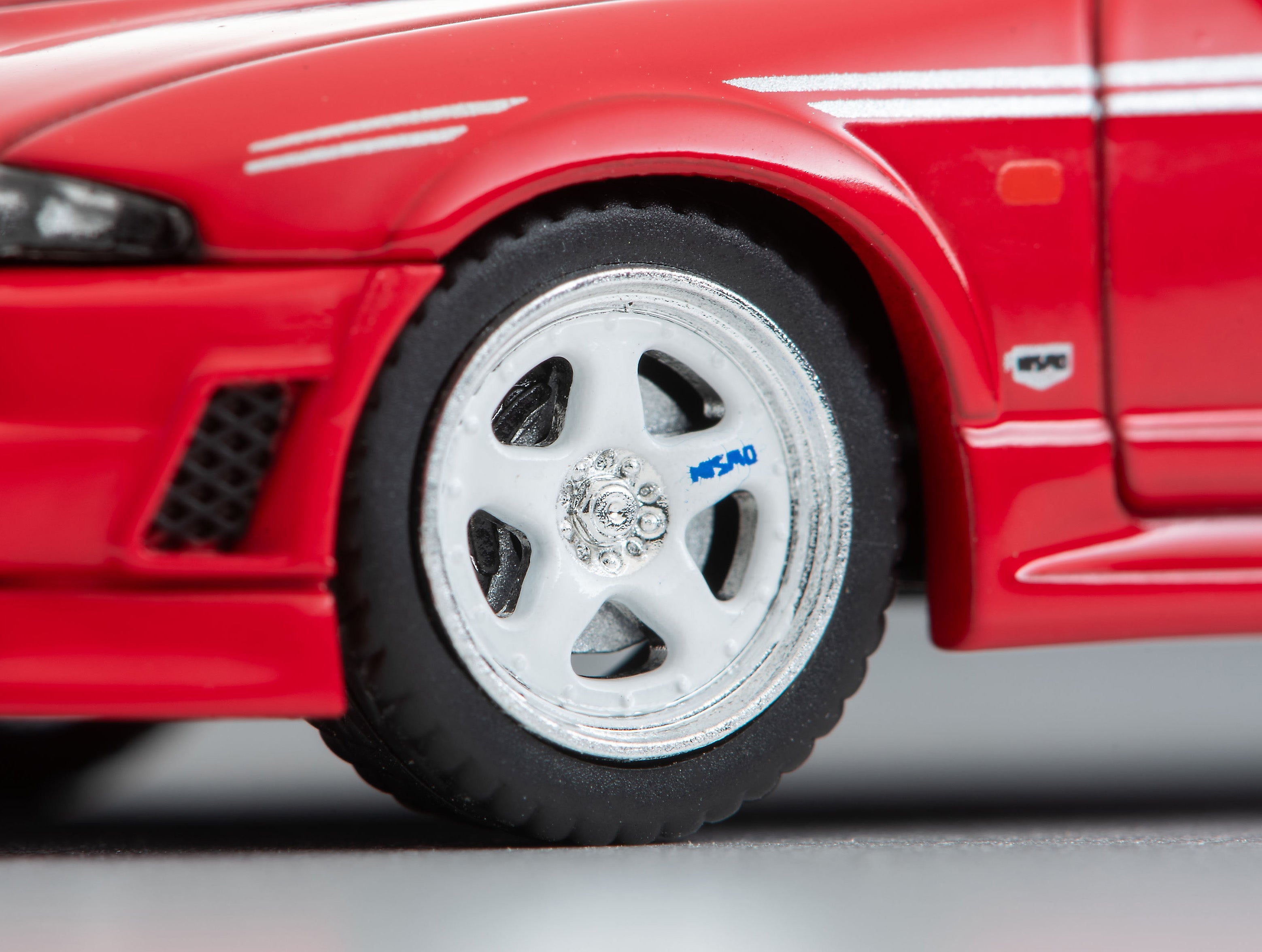 TLV 1/64 LV-N305b NISMO 400R (赤) – Racing Models