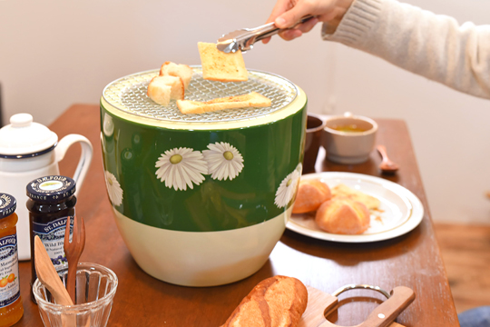 定番抜きでは語れない！アンティーク火鉢の鉄板デザインに注目