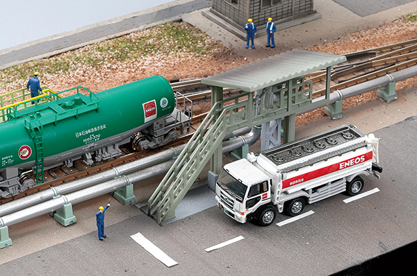 フロアレイアウトにも組み込める！Nゲージ油槽所ミニジオラマ | 鉄道