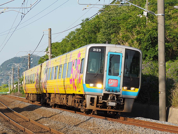 NHK連続テレビ小説「らんまん」ラッピング列車が高松へ | 鉄道ホビダス