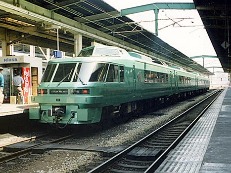 久大本線を行く特急「ゆふDX」: Kaz-T's blog レインボーライン