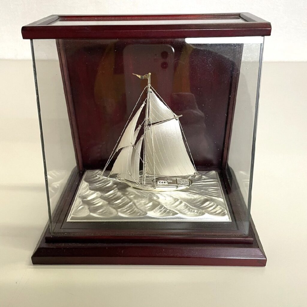 銀製 ヨット シルバー 985 SILVER 金属工芸 置物 ガラスケース付きの