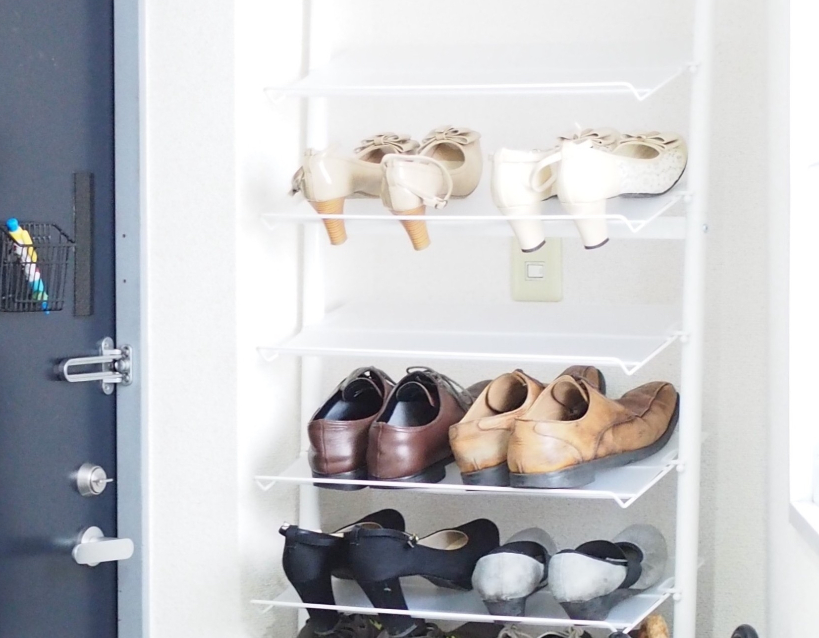 リノベーションした玄関に使いたい、省スペースな縦型シューズラック