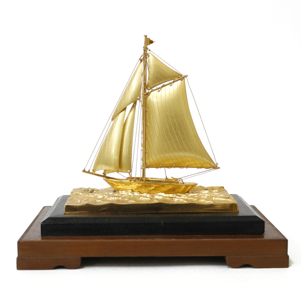 中古】 K18YG 金工芸品 置物 ヨット 船 帆船 縁起物 インテリア