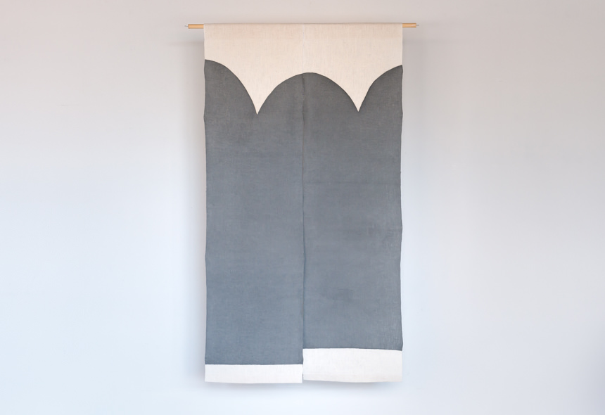 型染のれん「 山 」グレー | オンラインショップ | 生活購買店reed