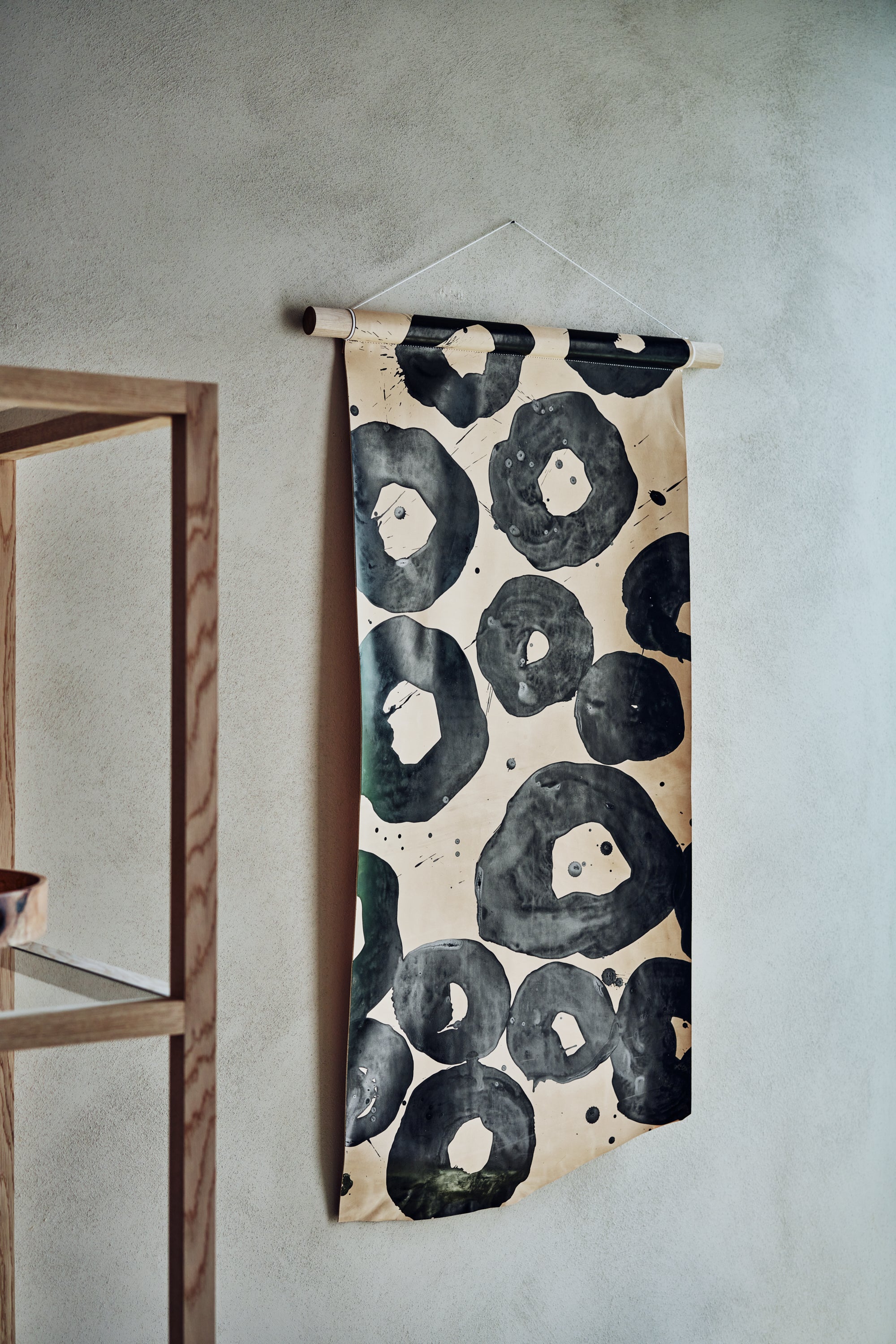 Kansai Noguchi × REEL 陶芸家 野口寛斉氏との共作。墨絵の掛軸