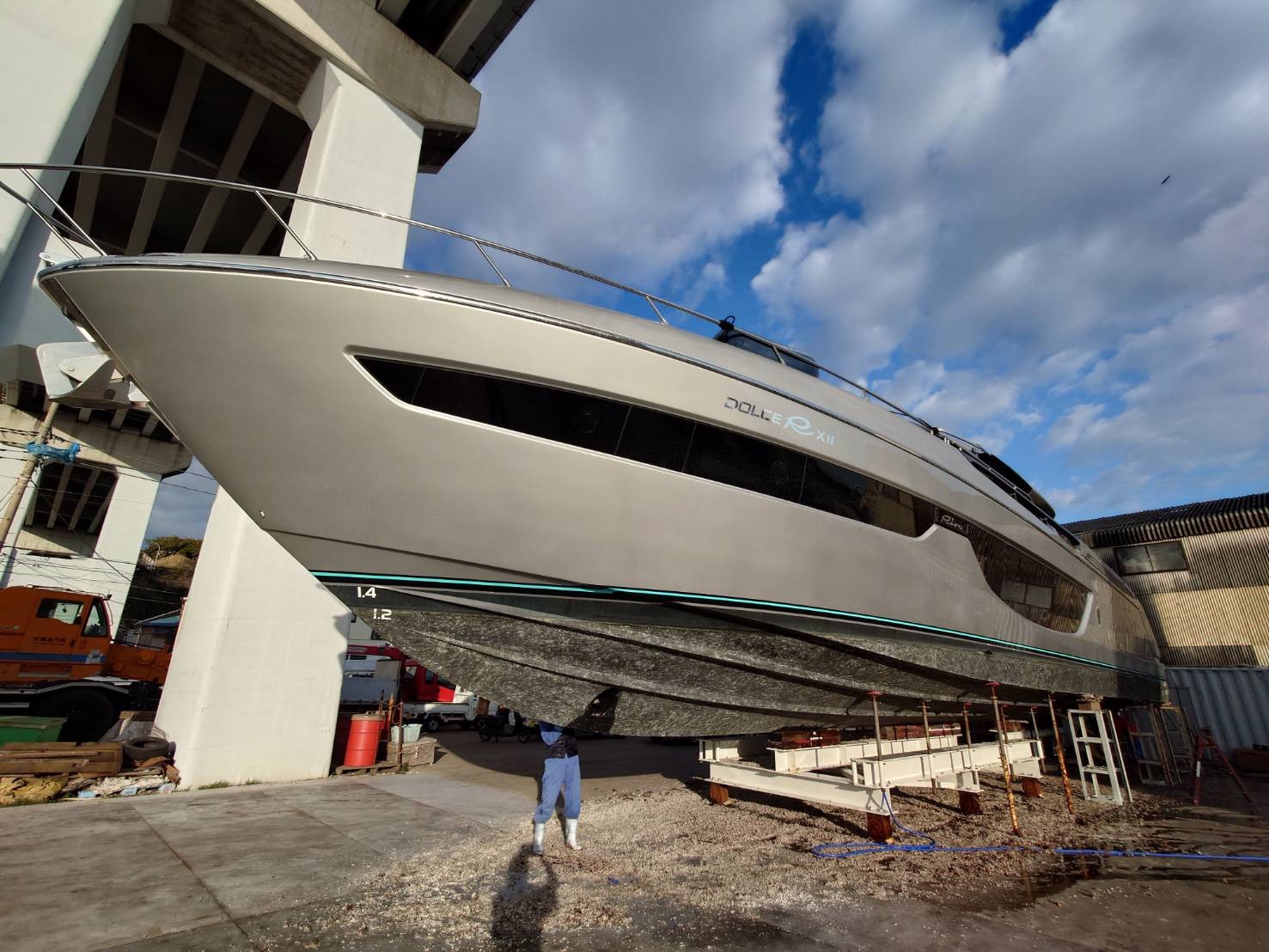 Riva76様 上架・船底塗装【相多】 - レグルスマリン