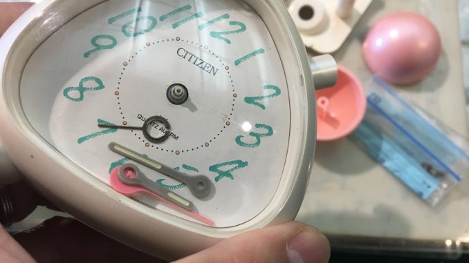 思い出の品物はなんとかお直ししてあげたいです。”CITIZEN 目覚まし