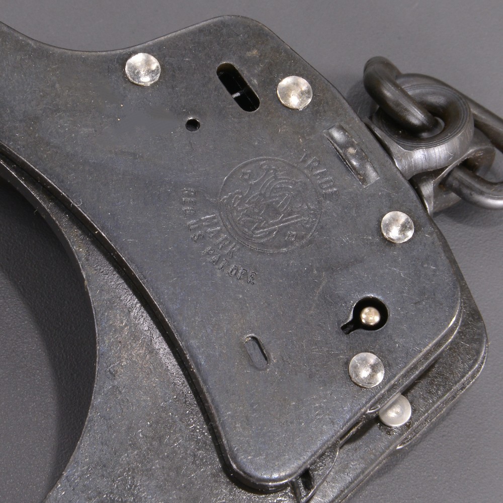 S&W 手錠 チェーンタイプ M-110B ダブルロック式 ガンブルー