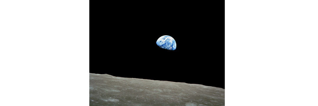 アポロ8号が撮影した「史上最も影響力を持った写真」と世界初の偉業