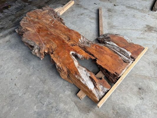 ふるさと納税で作るレジンテーブル〜樹齢500年の屋久杉を使用して