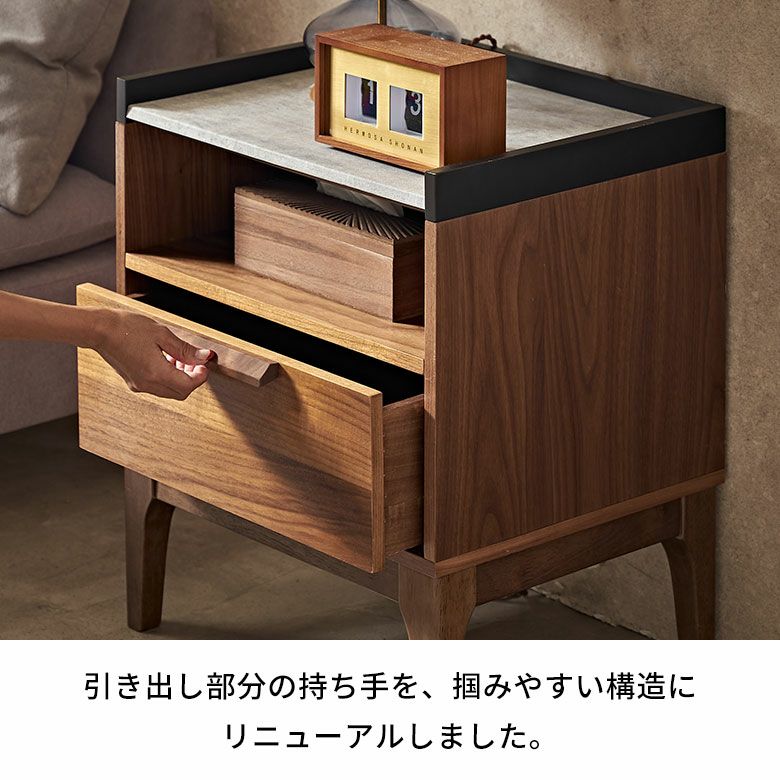 天然石を超える新素材天板と天然ウォールナットのナイトテーブル[84295