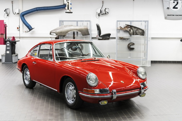 現存最古の911、ポルシェミュージアムに収蔵…「901」と呼ばれた1964年