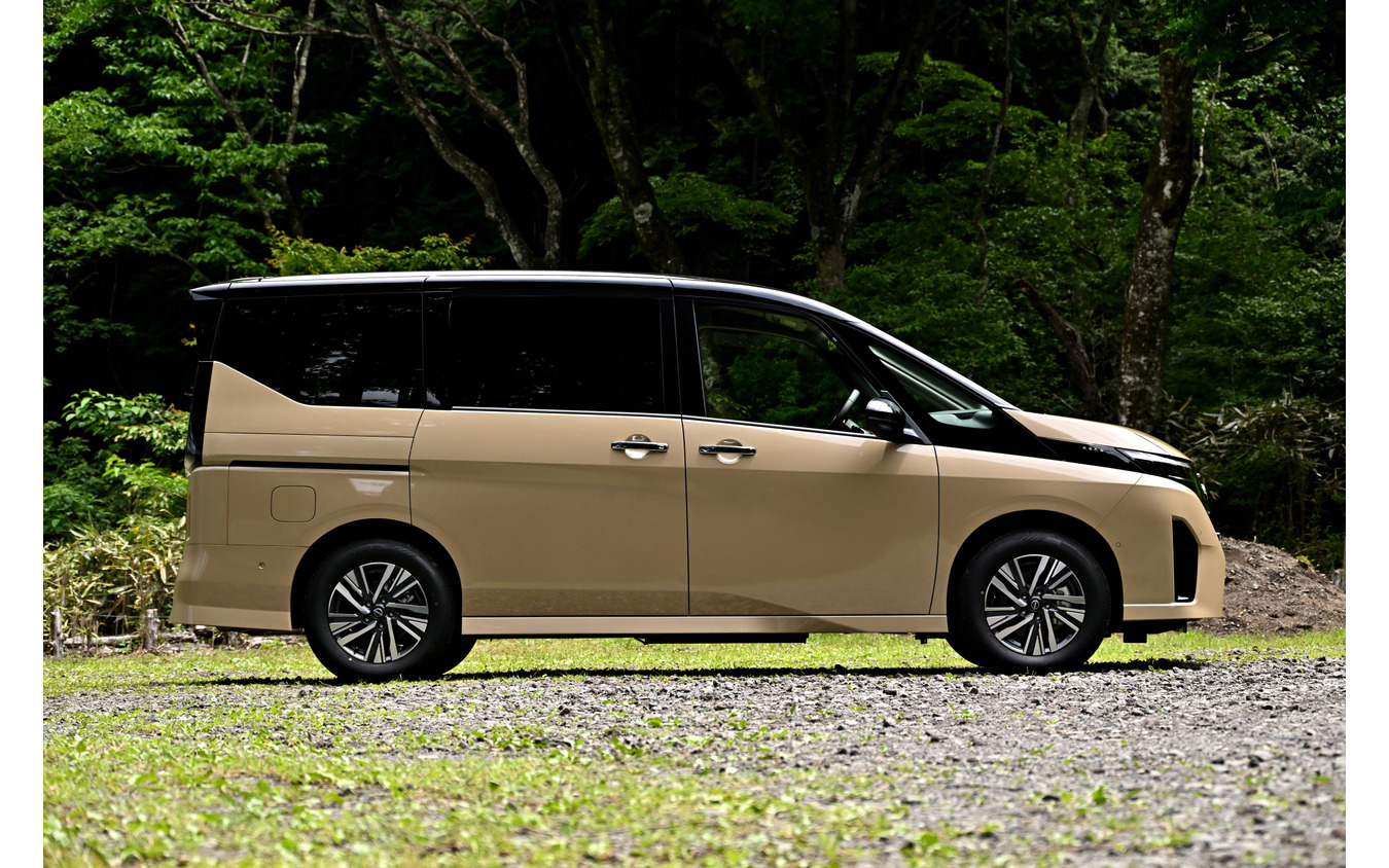 主力はやっぱり「ハイウェイスター」！新色「利休」も楽しい新型