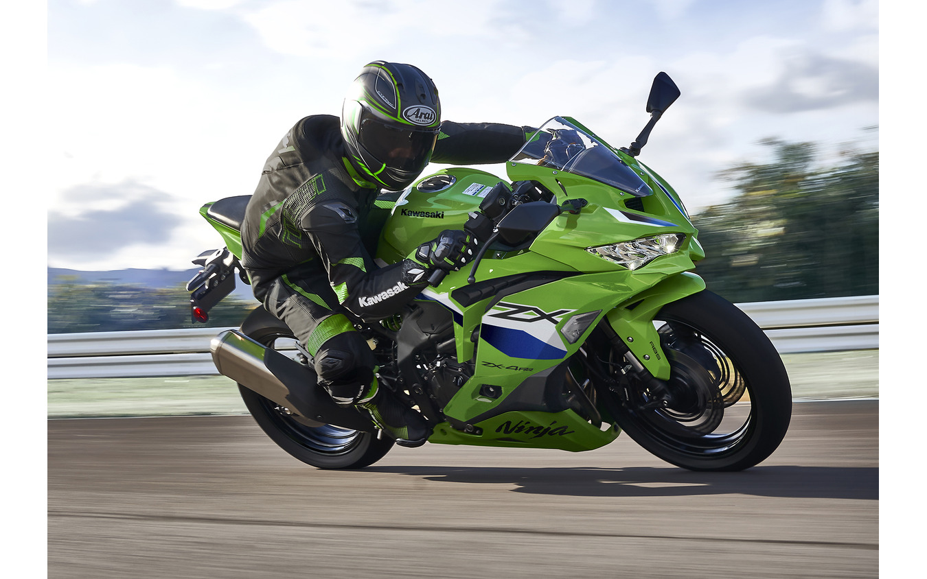 カワサキ『Ninja ZX-4R SE』と『Ninja ZX-4RR』がカラー変更
