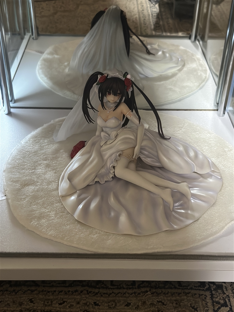 価格.com - 『綺麗ですがファーとヴェールを入れると幅をとります