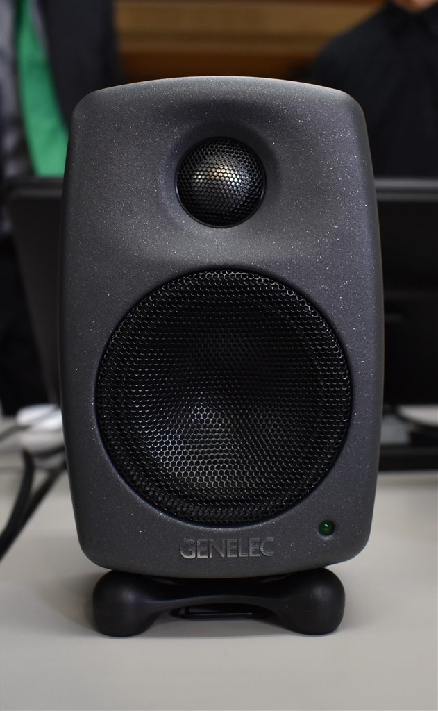 手のひらサイズのスタジオモニタースピーカー』 GENELEC 8010AP [単品