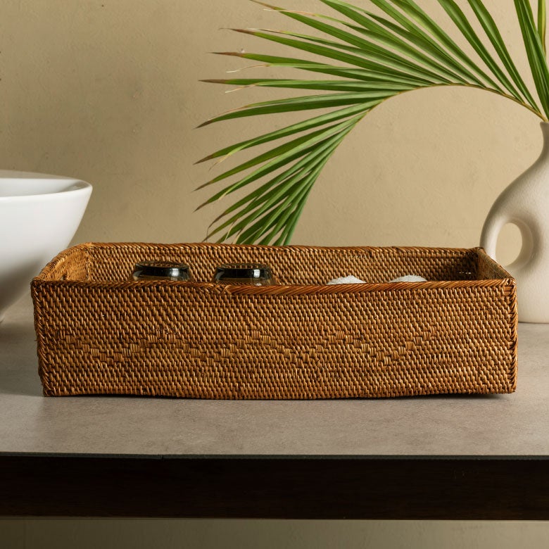 アタで編まれた少し大きな四角いトレイ型取っ手付きバスケット お盆