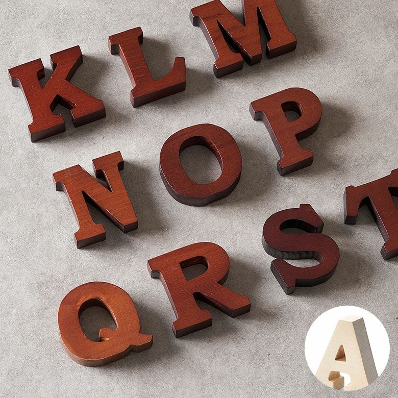 木彫りのアルファベット文字オブジェ K-T ブラウン アイボリー