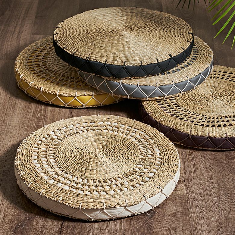 ほどよい厚みとやわらかなクッションで座りやすいシーグラスで編まれた