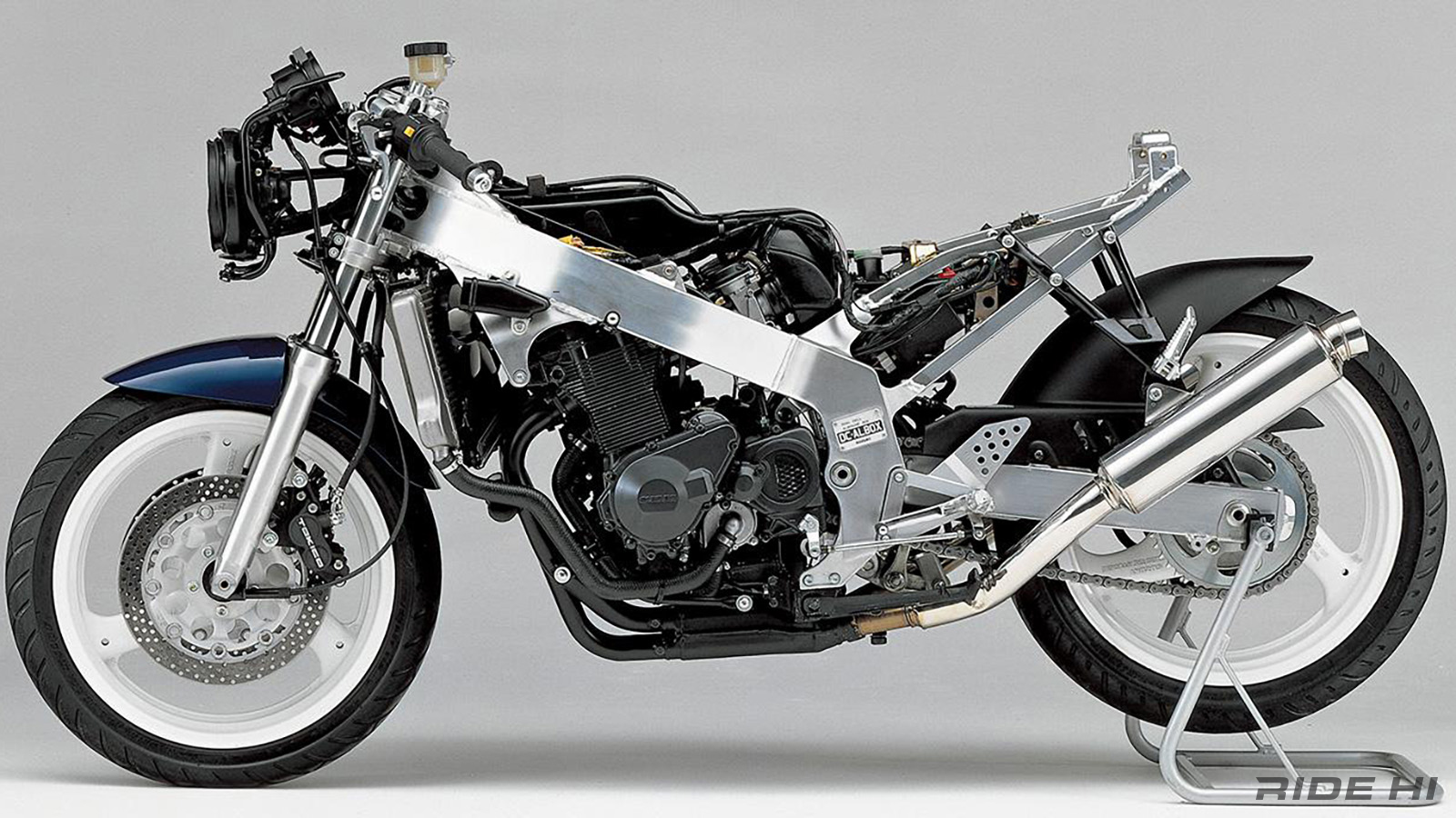 打倒V4に真っ向から挑んだ'88GSX-R400（GK73A）【このバイクに注目