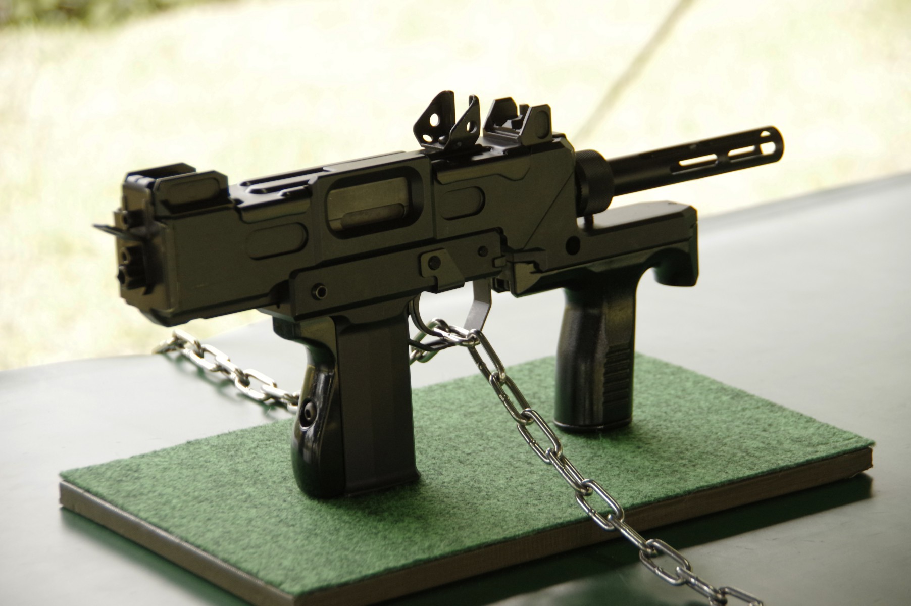 9mm機関拳銃｜サブマシンガン・M9｜陸上自衛隊装備品｜陸自調査団