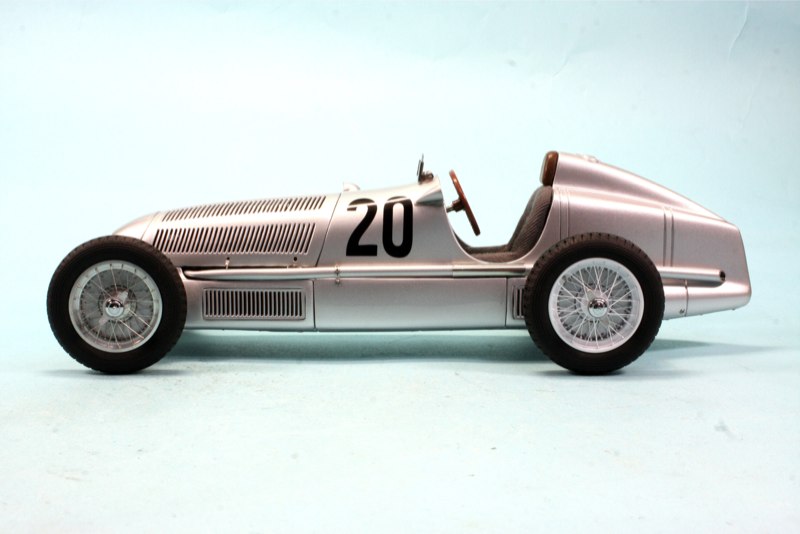 CMC 1/18 メルセデス ベンツ W25 アイフェルレンネン(ニュルブルク