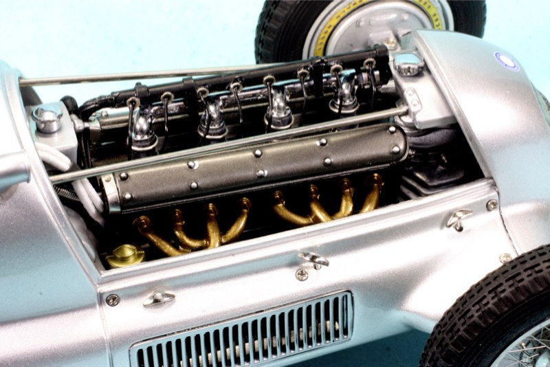 CMC 1/18 メルセデス ベンツ W25 アイフェルレンネン(ニュルブルク