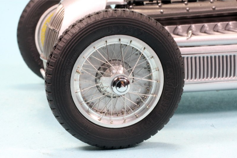 CMC 1/18 メルセデス ベンツ W25 アイフェルレンネン(ニュルブルク