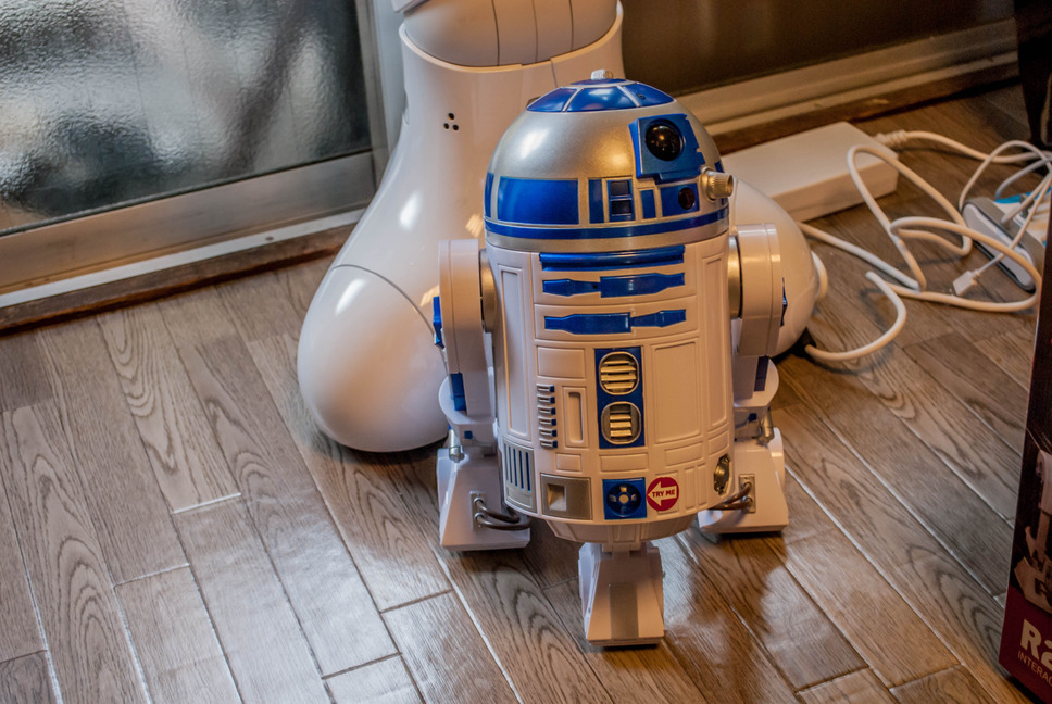 シンクウェイ・トイズ社スマートロボット、スターウォーズ「R2-D2