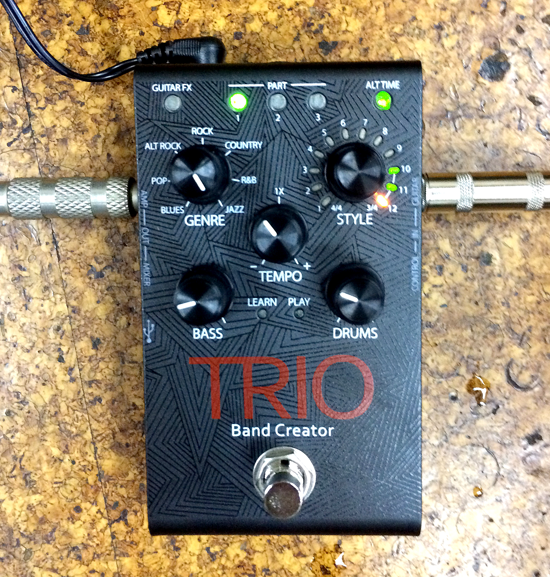 ぼっちギタリスト必見】ギターを弾くと学習してベースとドラムを自動