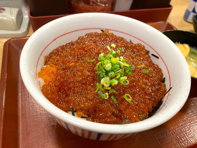 松屋】幻のセレブメニュー「いくら丼」が店舗限定で復活中！ 今度こそ