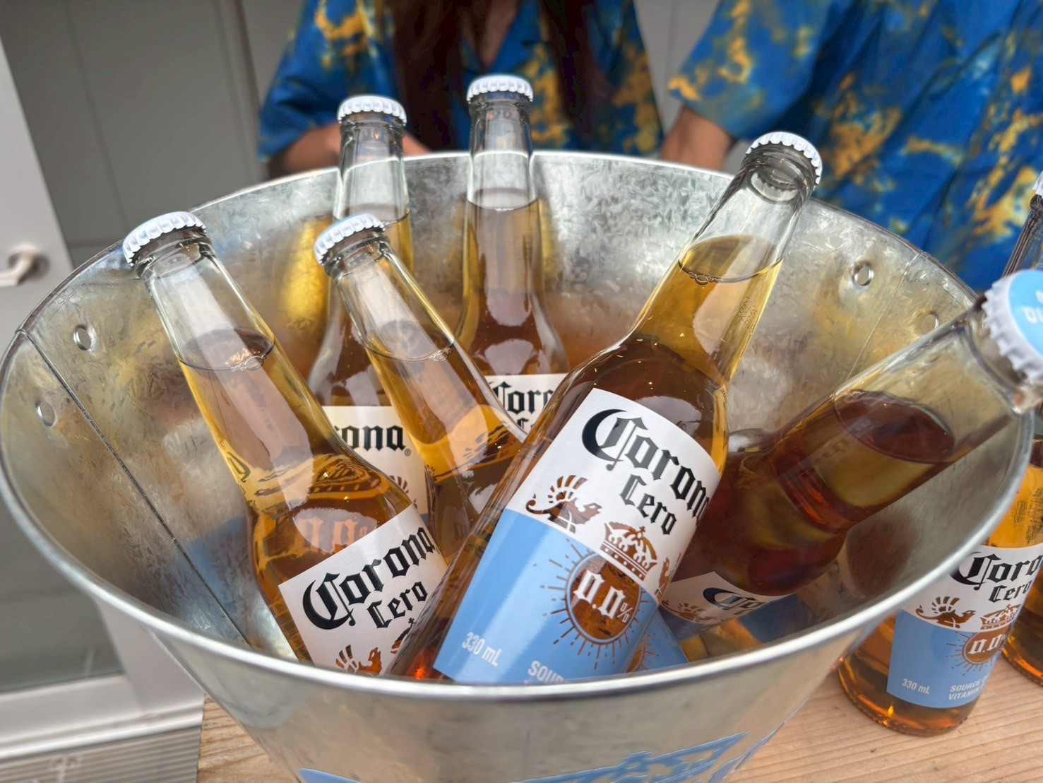 発売前の「コロナ セロ」が無料で飲める！ 原宿の屋上で足プール・音楽