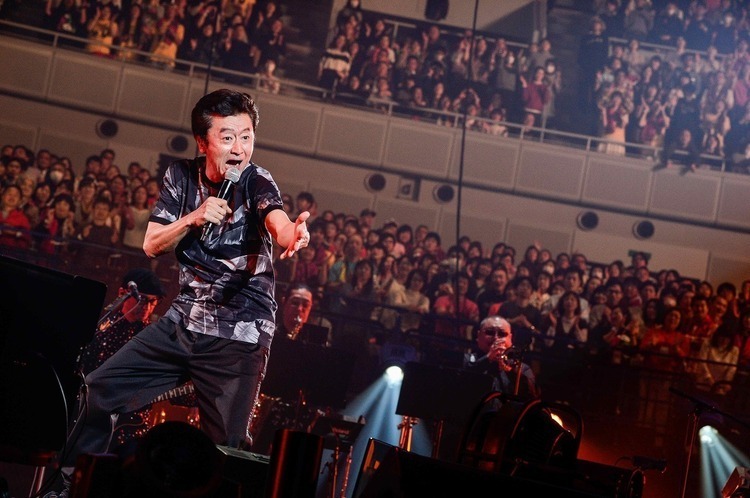 完全レポ】桑田佳祐、横アリを圧倒！ 4年ぶりのソロ年越しライブ初日を