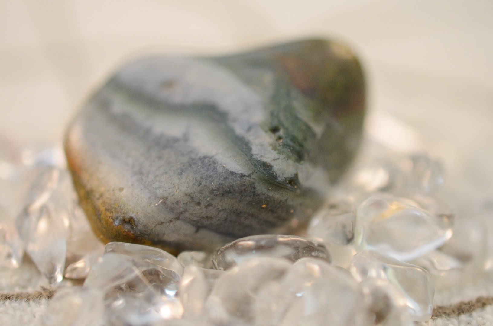 オーシャンジャスパー (Ocean Jasper tumbled) - Rock Identifier