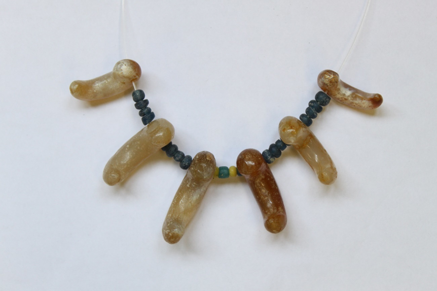 古墳に眠る宝物①「勾玉」 | 鹿行ナビ