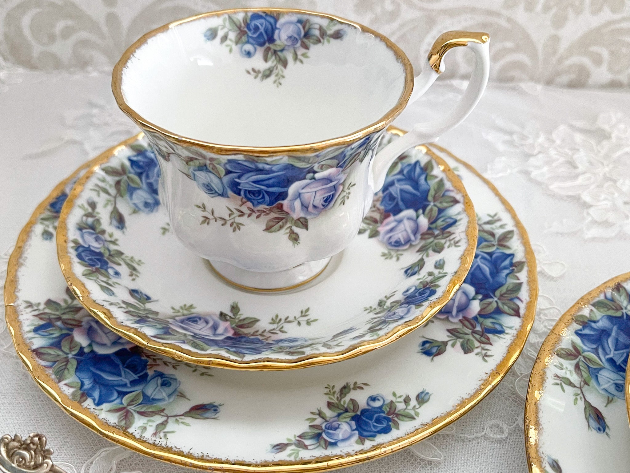 ロイヤルアルバート ムーンライトローズ ブルーローズのティートリオ