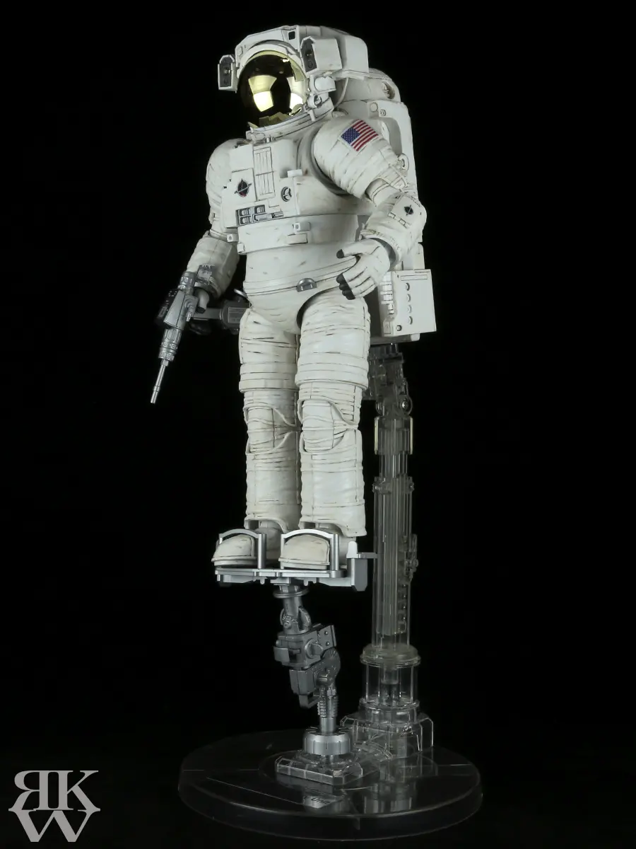 バンダイ 1/10スケール ISS船外活動用宇宙服 | さいねのCOULEURS工房